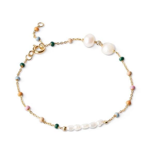 Enamel Copenhagen Lola Perla armbånd i forgyldt sølv med ferskvandsperler og emaljeperler